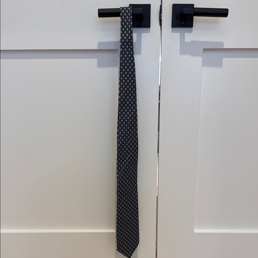 Stylish Geometric Pattern Tie